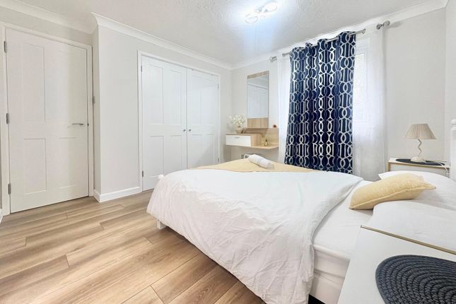 Flat 9, Kestrel House,, Weydon Lane, Surrey photo 3