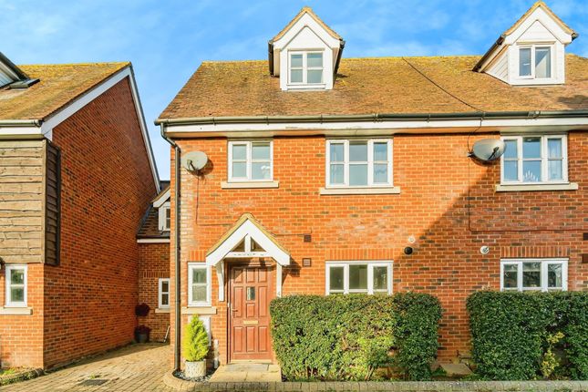 Thumbnail Town house for sale in Tring Road, Long Marston, Tring