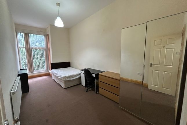 Woodsley Road Hyde Park, Leeds photo 3