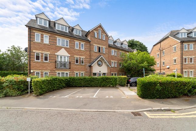 Flat for sale in Victory Road, London