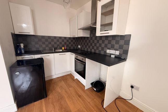 60 Stoke Road, Aylesbury photo 2