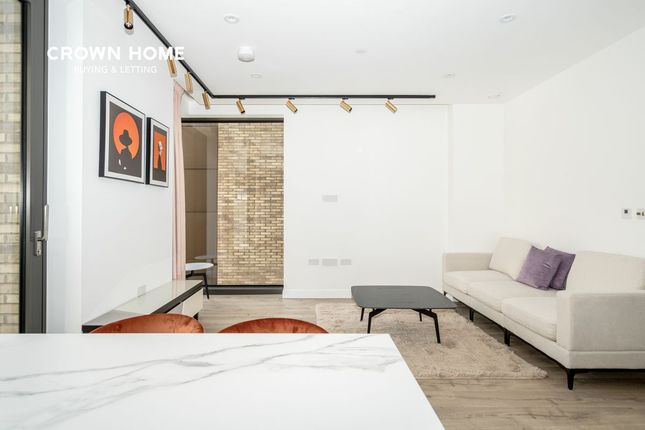 Flat to rent in 250 City Road, Islington