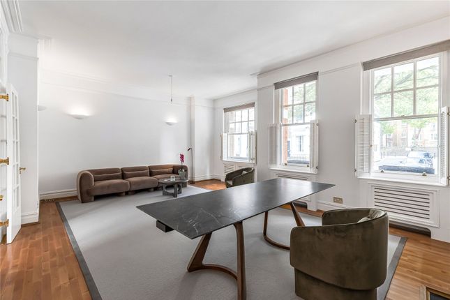 32, Drayton Court, London photo 4