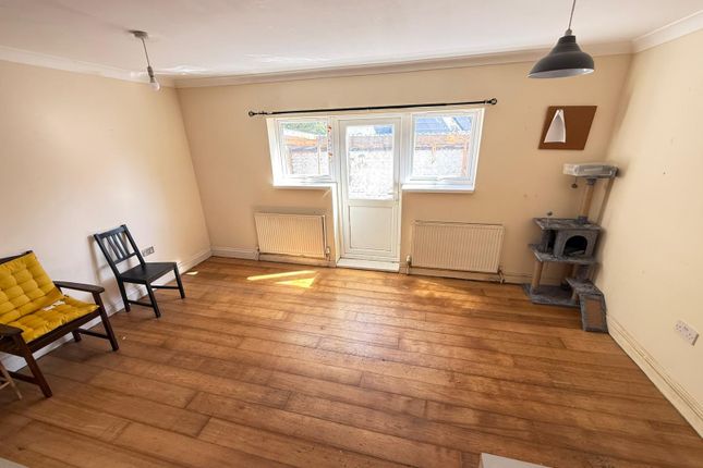 105, Tivoli Road , London photo 3