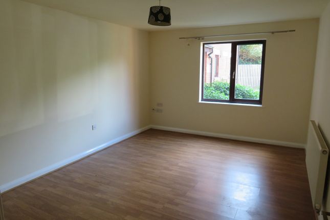 Flat Flat 2, 3, Cygnet Court, Spalding photo 2