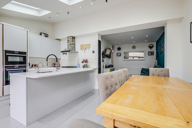 45, Bonchurch Avenue, Leigh-on-sea photo 4
