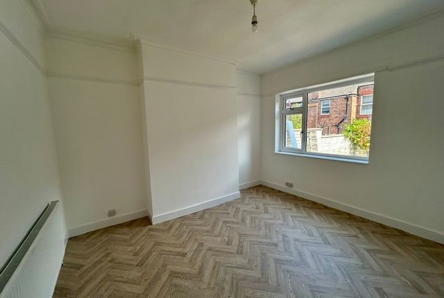125, Birkenhead photo 2