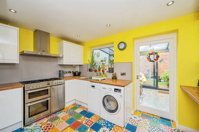 4, Halifax Close, Derby photo 4