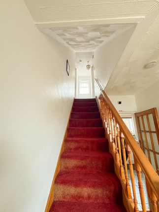 2, Carstairs Avenue, Swindon photo 4