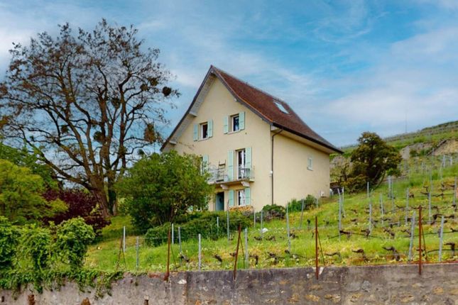 Thumbnail Villa for sale in Grandson, Canton De Vaud, Switzerland