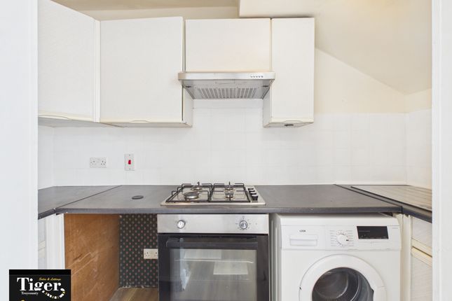 Flat 5, 94, Beach Road, Thornton-Cleveleys photo 4