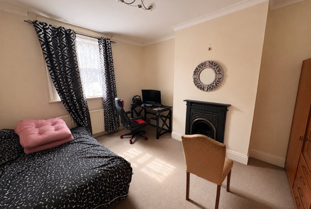 350, Eastbourne photo 5