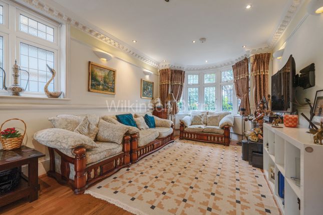 71, The Chine, Grange Park photo 3