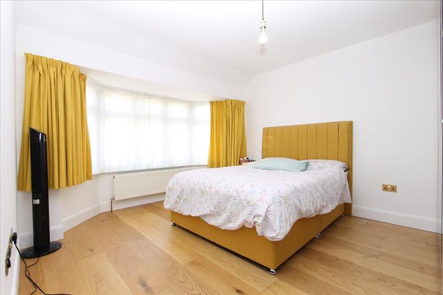 Property to rent in Vale Drive, London