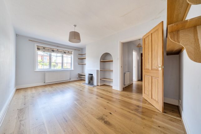 12, Duncombe Road, Surrey photo 2