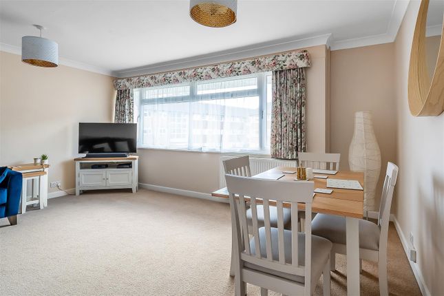 35, Master Close, Oxted photo 4