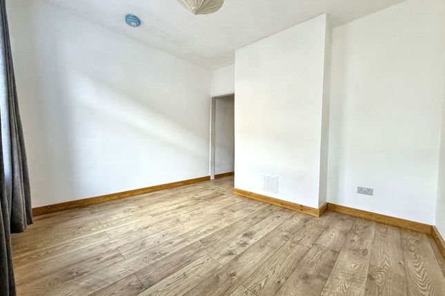 34 James Street, Sheerness photo 3