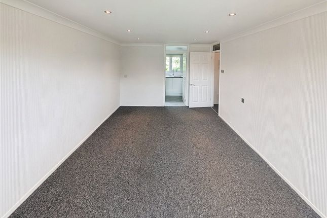 16, Wilton Court, Manchester photo 4
