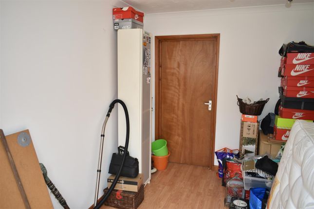 17, Stirling Close, Bristol. photo 4