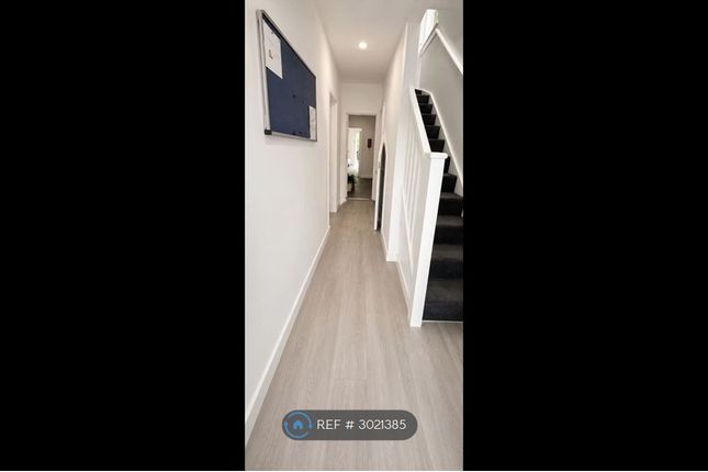 Cairnfield Avenue, London photo 3