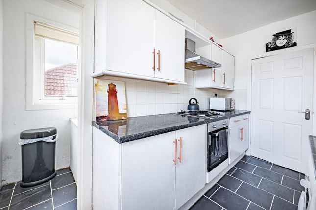 21 Johnston Avenue, Kilsyth, Glasgow photo 3
