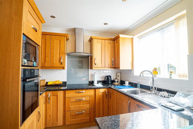 2, Wittersham Rise, St. Leonards-On-Sea photo 4