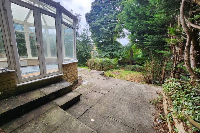 28 Colston Close, Bradford photo 3