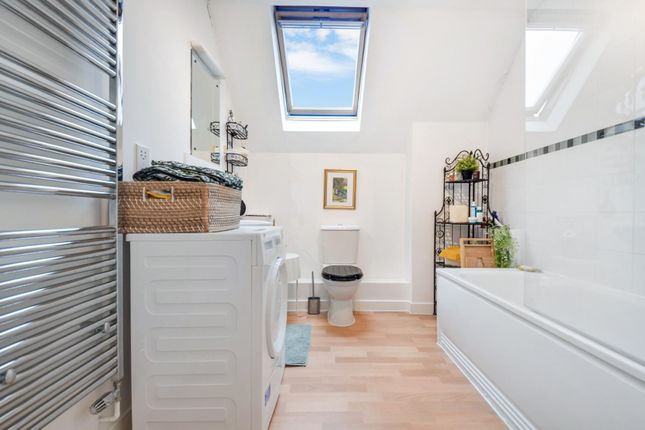 Flat 5, Fawn House, 6 Albacore Way, Hayes photo 4