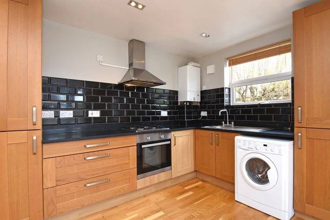 Flat to rent in Swallowfield Road, Charlton