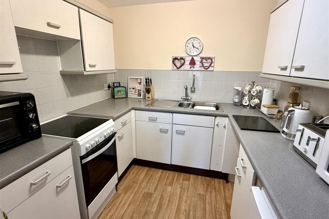 35, All Saints Court, Market Weighton photo 4