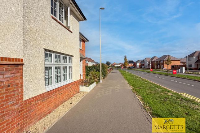 Lavender Close, Warwick photo 4