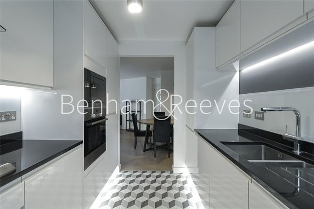 Bridgeport Place, London, Kennet Street photo 2