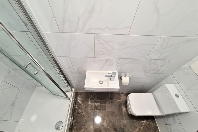 Flat Flat 5, 304, Kilburn High Road, London photo 4