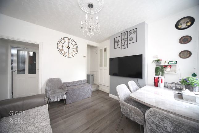 50 Newcombe Road, Luton, Bedfordshire photo 4