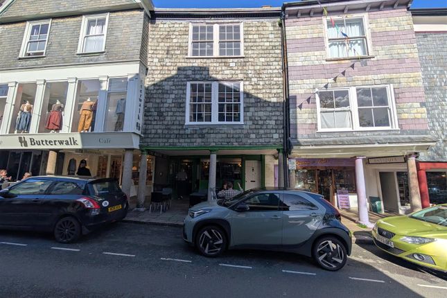 2-bed flat on High Street, Totnes, £950/mo