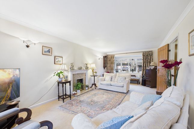 18 St. Teresas Close, Princes Risborough photo 4