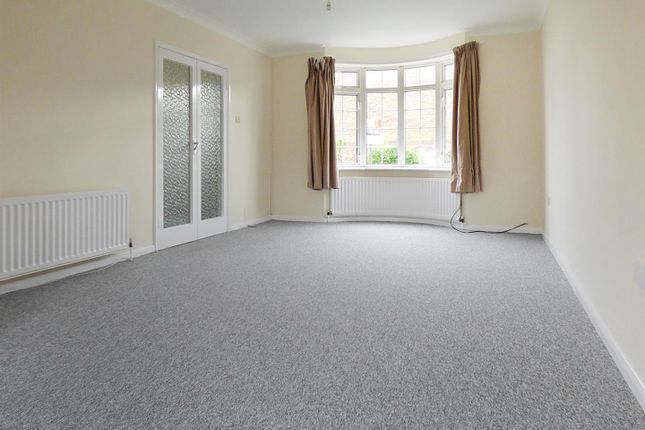 22, Beverley Gardens, Littlehampton photo 2