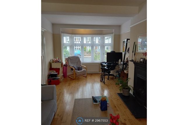 Cardinal Avenue, Kingston Upon Thames photo 3
