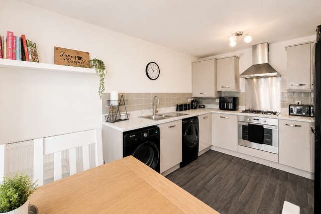 19, Moorland Green, Swansea photo 3