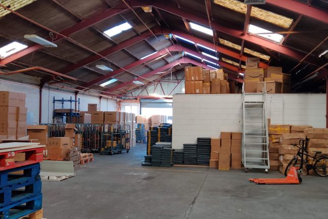 Thumbnail Warehouse to let in Oaks Drive, Newmarket