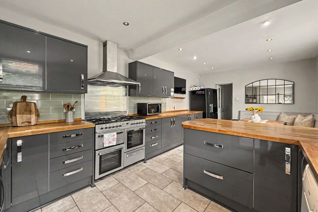 392 Bury New Road, Manchester photo 3
