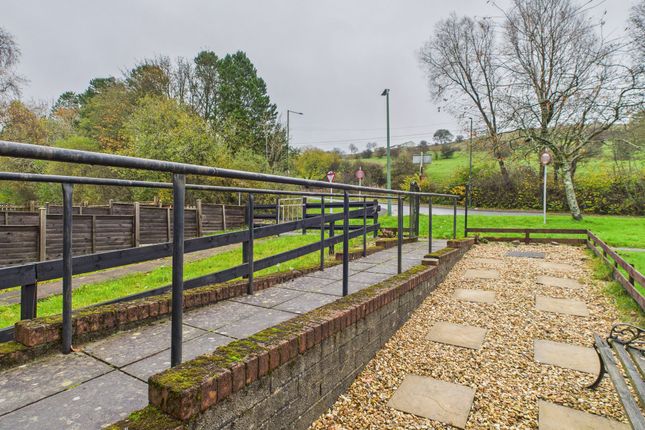 10 Bryn Awelon Road, Ebbw Vale photo 4
