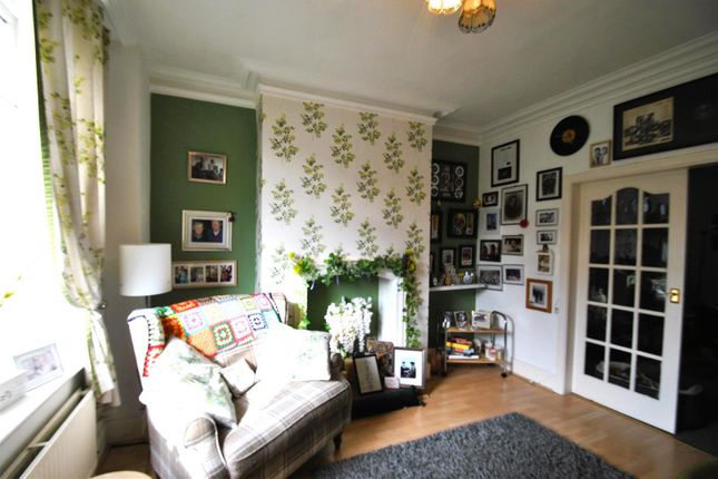 658, Huddersfield Road, Stalybridge photo 2