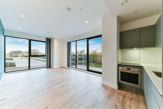 Thumbnail Flat to rent in Papermill House, Oxford Road