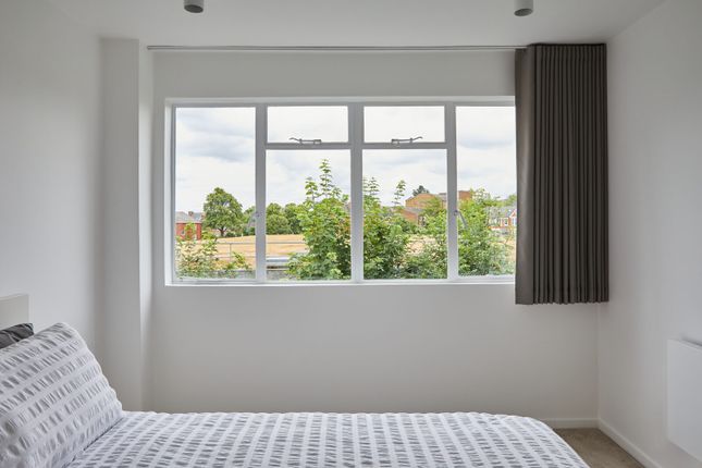 Flat for sale in Pullman Court XIV, Streatham Hill, London