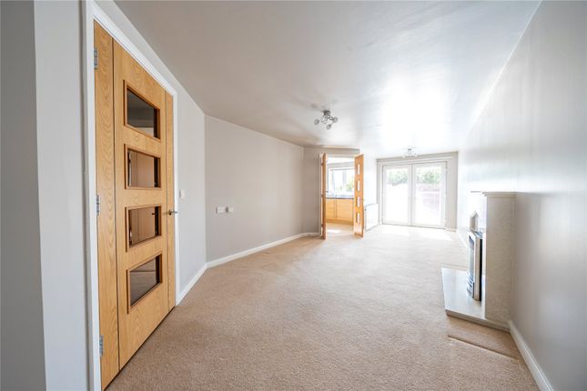 42, Apartment, Squirrel Way photo 3