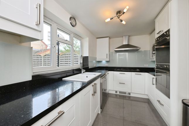 45, Pulham Avenue, Broxbourne photo 4