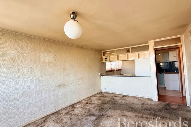 Flat 13, Uphavering House,, Parkhill Close, Hornchurch photo 3