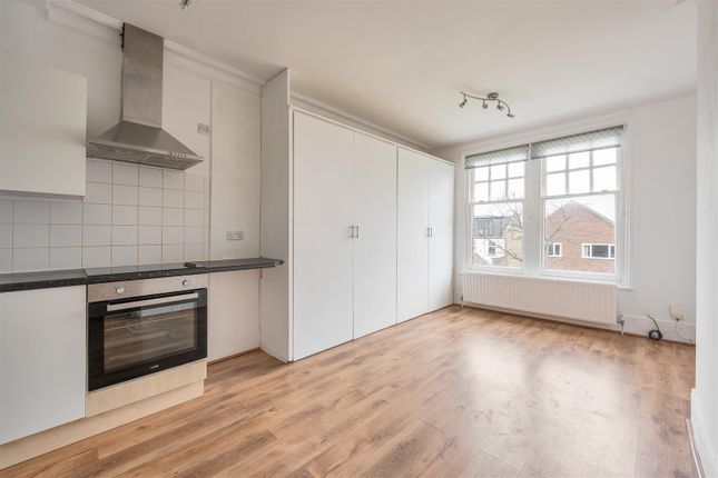 Flat 3, 156, High Road, Woodford Green photo 2