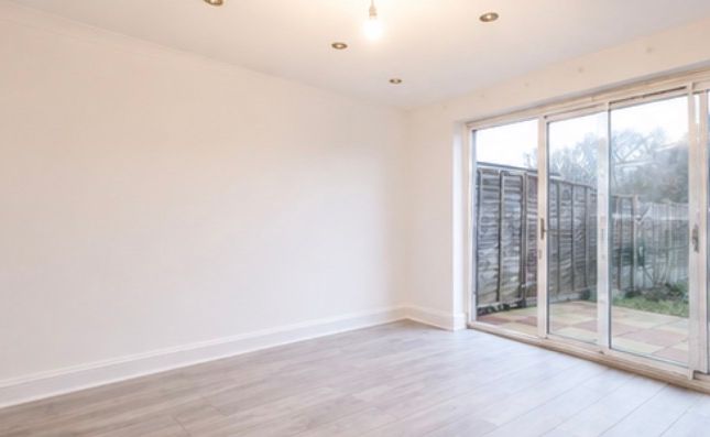 7, Gledwood Avenue, Hayes photo 3